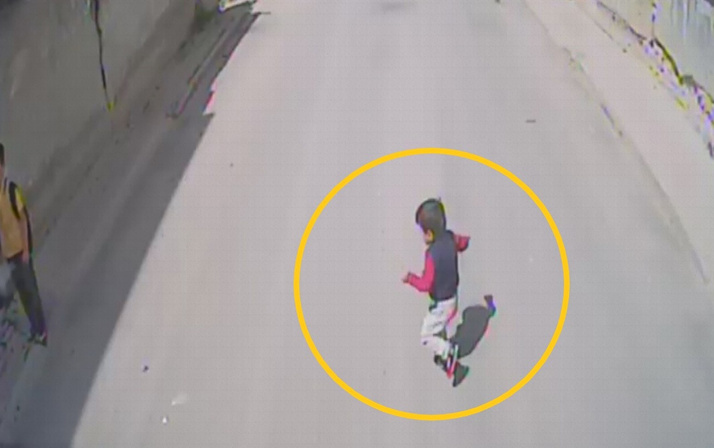 Bursa'da 4 yaşındaki Yasin otobüsün altında böyle kaldı