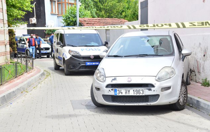 İstanbul'un göbeğinde güpegündüz silahlı soygun! 5 Kilo altını çalıp kayıplara karıştılar