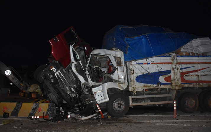 Kırıkkale'de korkunç zincirleme kaza: 2 ölü 17 yaralı