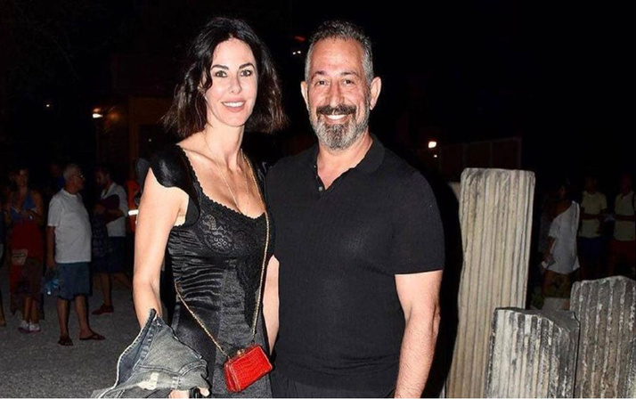 Defne Samyeli ve Cem Yılmaz Bodrum'a demir attı! Sahnede beraber şarkı söylediler