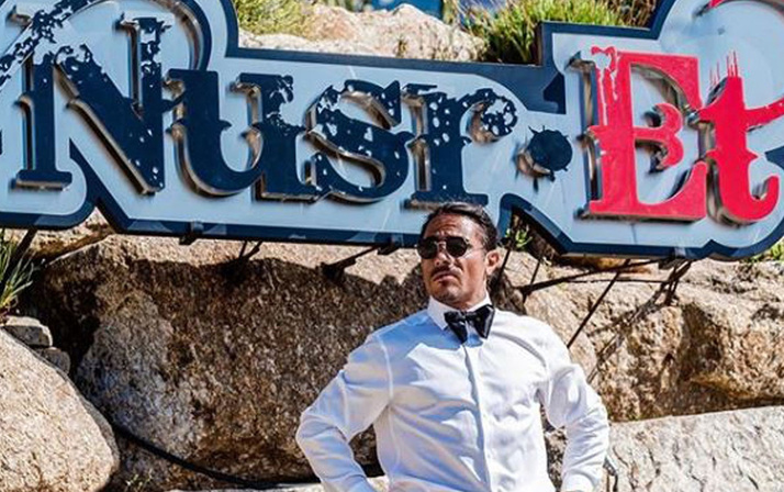 Nusret Gökçe Mykonos'ta restoranını açtı bakın nasıl kutladı
