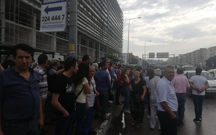 Bursa'da metroya yıldırım düştü