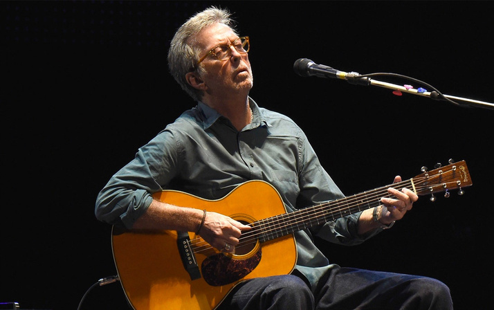 Ünlü şarkıcı Eric Clapton köpeği ölünce tatilini yarıda kesti