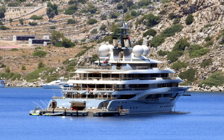 Amazon'un kurucusu Bezos'un tatil yaptığı yat Marmaris'te demirledi