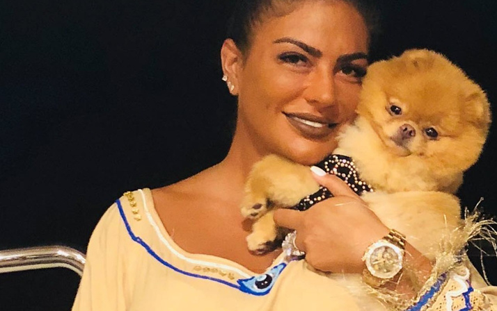 Süreyya Yalçın'ın bikini altı çizmeli plaj stiliyle olay oldu