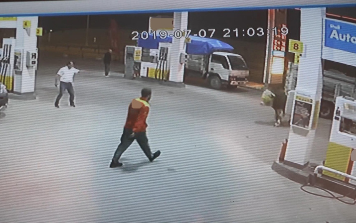 Hiperaktif tosun kamyon kasasından böyle atladı! O anlar kamerada