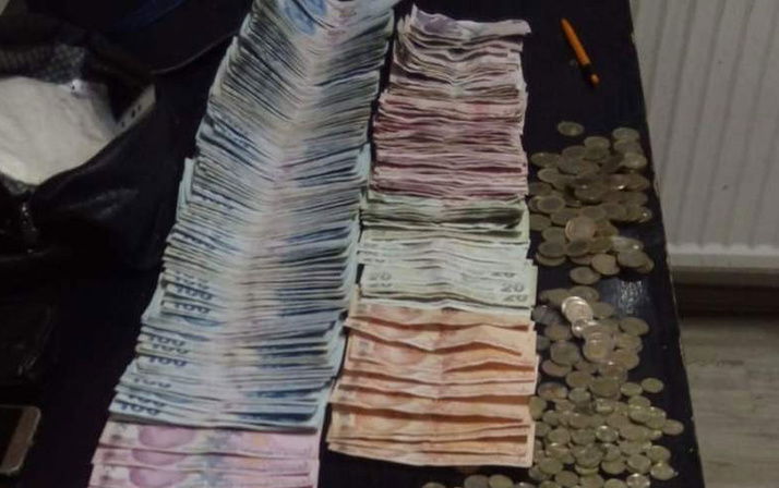 Bursa'da dilencinin üzerinden çıkan para herkesi şoke etti