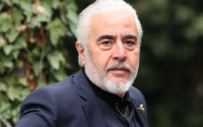 Usta oyuncu Uğur Yücel'den müjdeli haber! 26 yıl sonra tekrar sahneye dönüyor