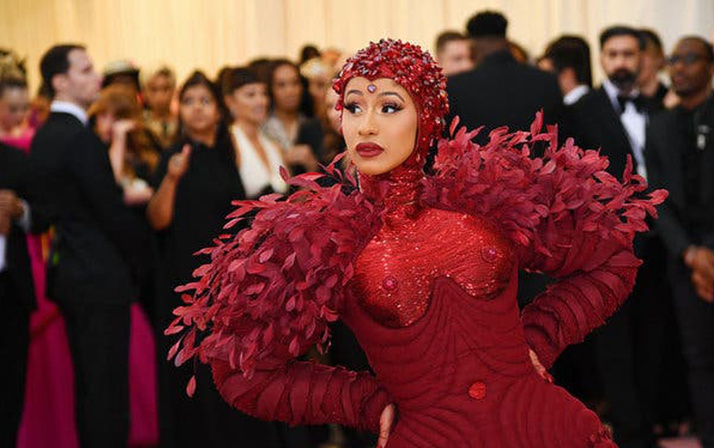 Çıplak videosunu yayınlamıştı! Cardi B'nin makyajsız hali olay!