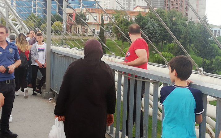 Şoförün küfür ettiğini görünce kavga etmek için intihardan vazgeçti