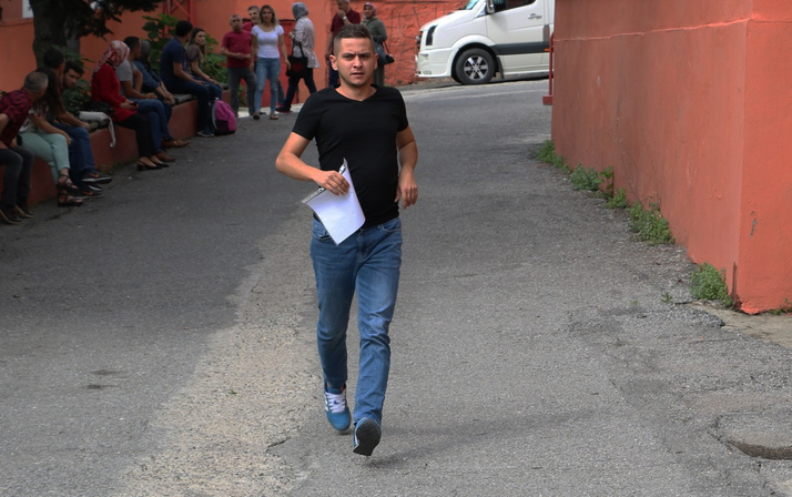 KPSS'ye geç kalan adaylar sınava alınmadı