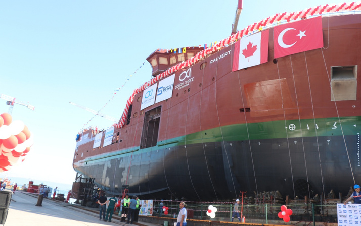 "Ocean Choise International" firması için inşa edilen "Calvert" isimli yüzen fabrika denize indi