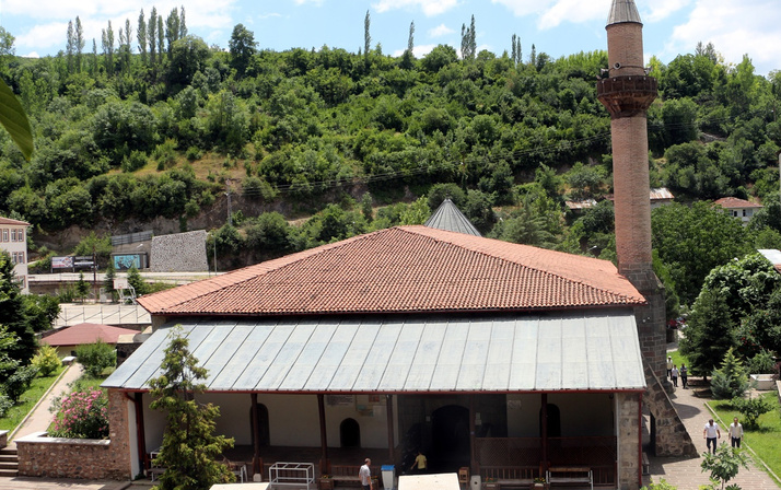 Fatih Sultan Mehmet'in namaz kıldığı 873 yıllık Ulu Cami hala ayakta
