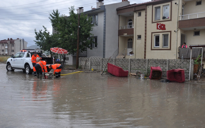 Afyonkarahisar'da sağanak hayatı olumsuz etkiledi