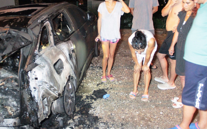 Bodrum'da lüks cipi yakıt deposundan havlu tutuşturup kundakladılar