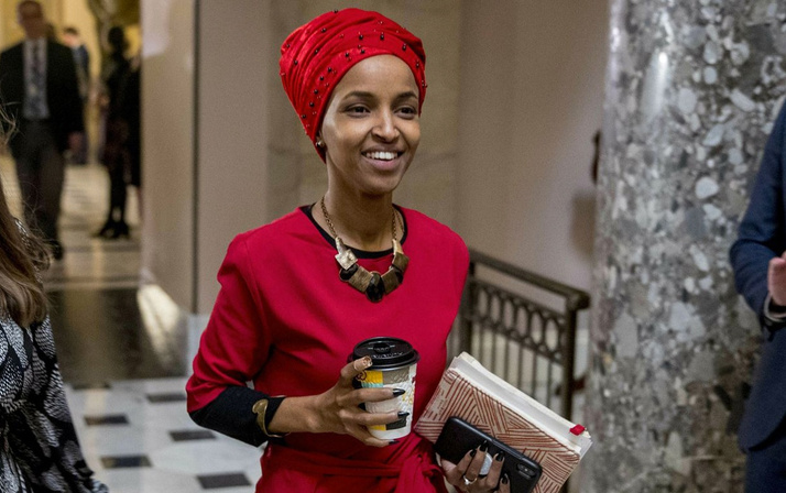Göçmen kökenli vekil Ilhan Omar Donald Trump'ı sosyal medyadan trolledi