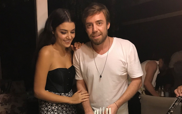 Hande Erçel'le gece yarısı paylaştığı poz olay oldu Murat Dalkılıç aşka geldi