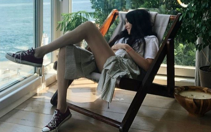 Asena Atalay tatil pozlarıyla sessizliğini bozdu!