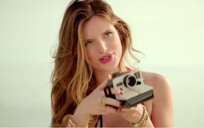 Çıplak fotoğraflarını yayınlayan Bella Thorne yetişkinlere yönelik film çekecek!