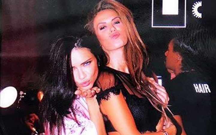 Adriana Lima'dan Türk mankene yakın markaj önce arkadan sarıldı sonra...