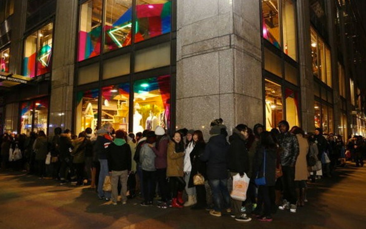 Nedir bu kara cuma dünyanın black friday çılgınlığı