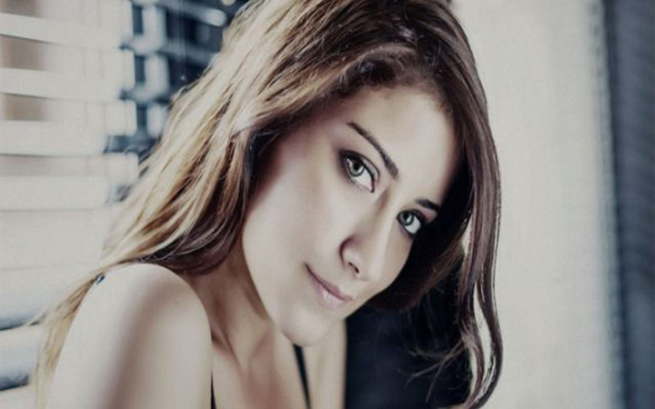 Hazal Kaya hayranlarına müjde geri dönüyor