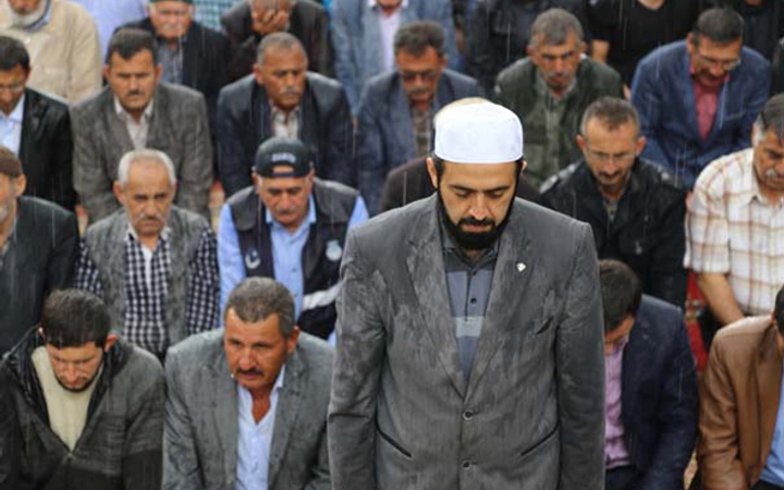 Yağmur duasına çıktılar yağmura yakalandılar
