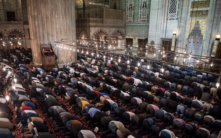 Ramazan'ın ilk teravih namazı kılındı
