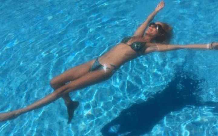 Helin Avşar sosyal medyada paylaştığı bikinili pozlar olay oldu!
