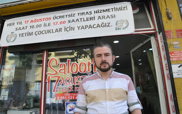 Depremzede berberden bedava tıraş