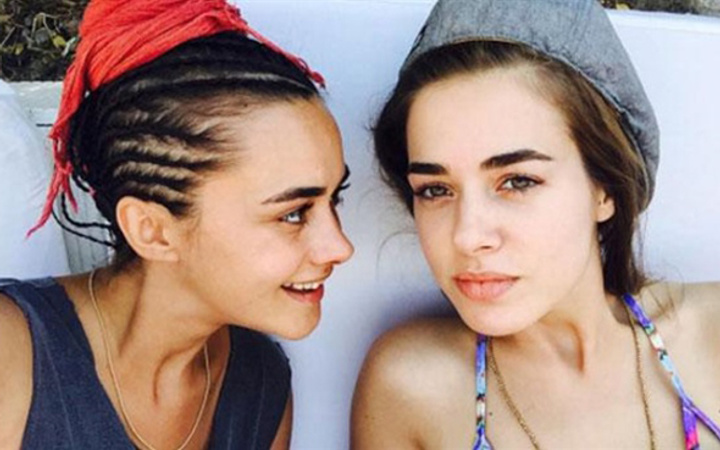 Bensu ve Hande Soral kardeşler dergi kapağı oldu