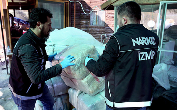 1,5 ton genetiği değiştirilmiş esrar ele geçirildi