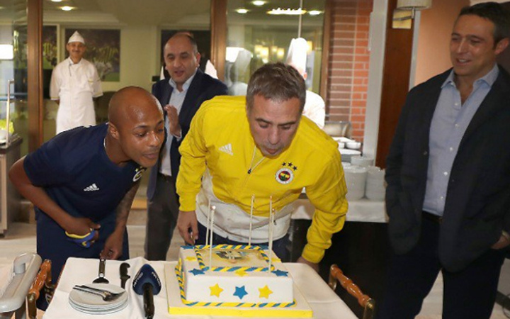 Fenerbahçe'de Ersun Yanal'a doğum günü kutlaması