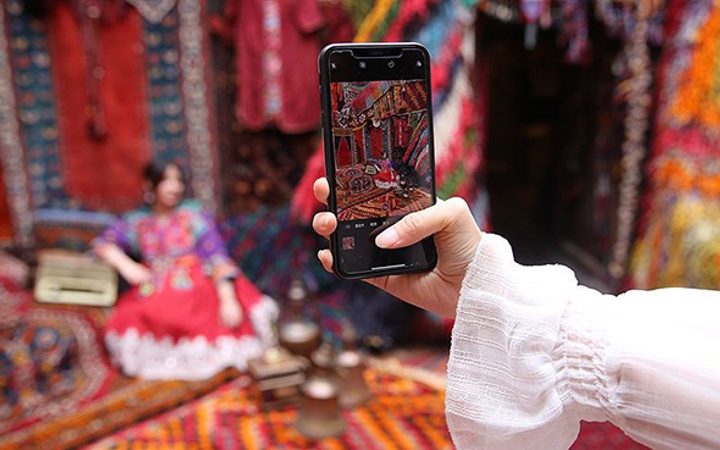 Turistlerin son gözdesi halı kaplı odada fotoğraf
