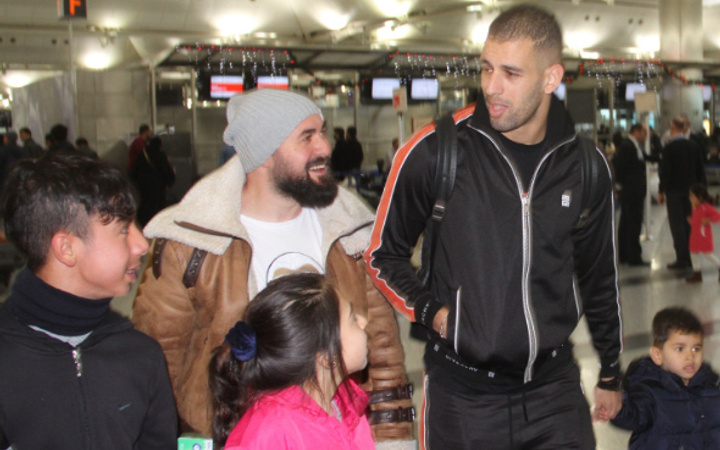 Slimani'den mendil satan Suriyeli çocuklara harçlık