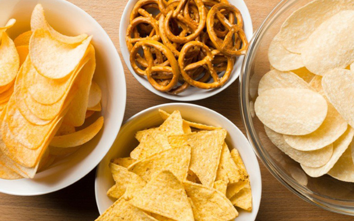 Çikolata cips ve şeker reklamları artık yasak