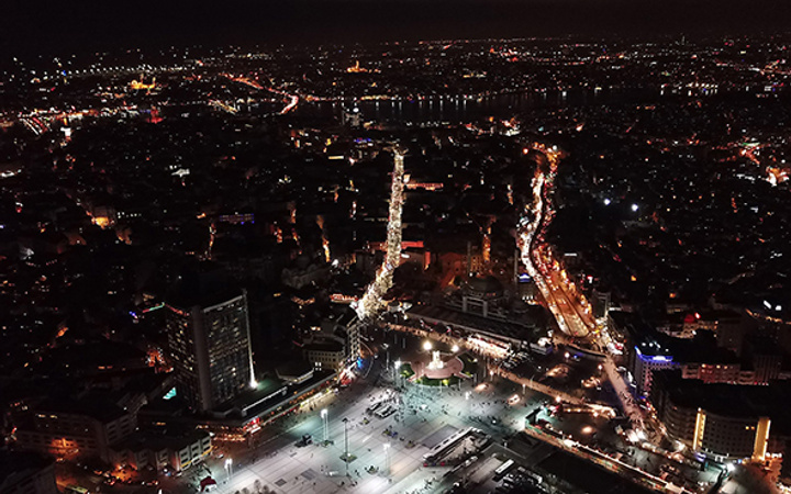 İstanbul Taksim'de yılbaşı çoşkusu!