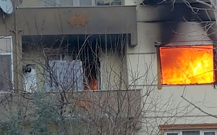Ev sahibine kızdı evi ateşe verdi!