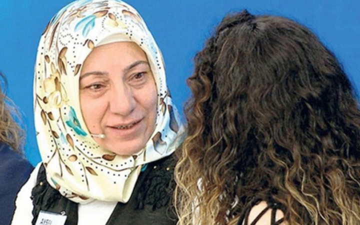 Annesi erkek çıkan kadına bir şok daha!