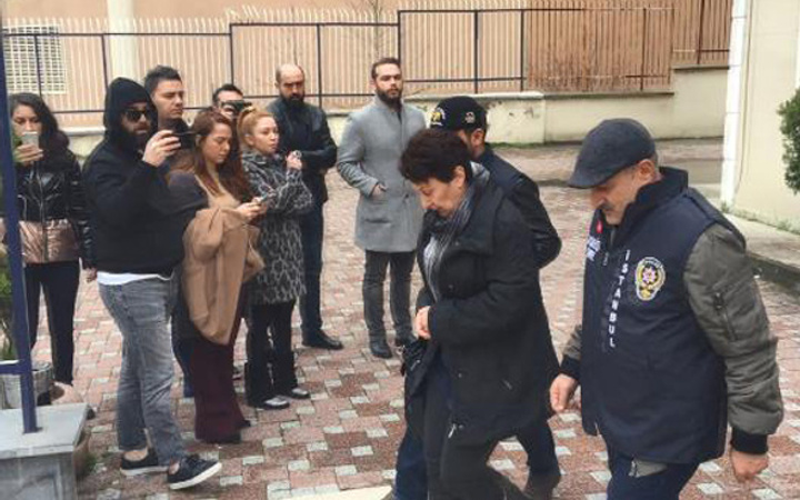 Şarkıcı Ece Seçkin'in annesinin gaspçı dehşeti! Şüphelileri böyle izledi