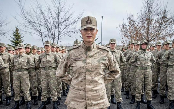 Ellleri hamurdan çok silah tutuyor işte Türk kadın subayları