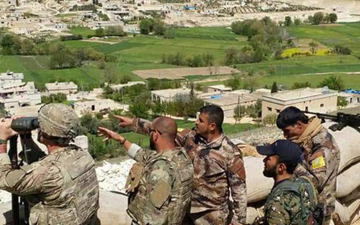 Bomba görüntüler! ABD askeri teröristlerle omuz omuza TSK'yı dikizliyor!