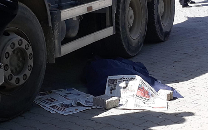 Korkunç kaza: Beton mikserinin altında can verdi!