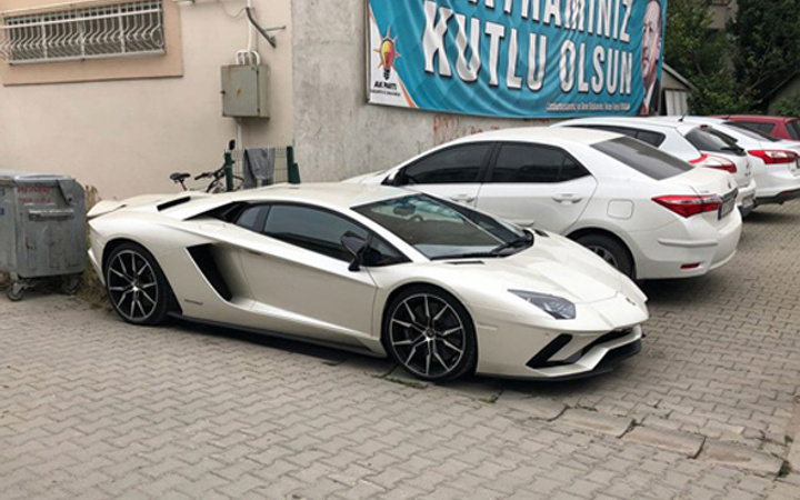 AK Partili aday partiye Lamborghini'yle geldi sosyal medya yıkıldı