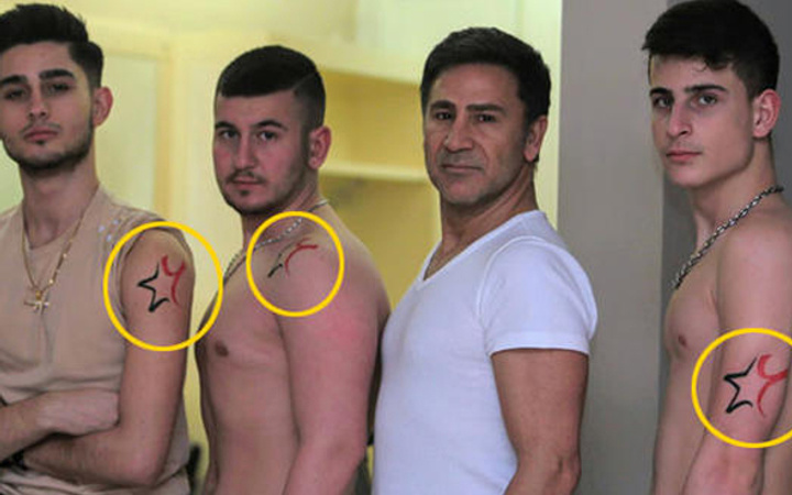  İzzet Yıldızhan'ın çocuklarının dövmeleri olay oldu! Bakın anlamı ne!