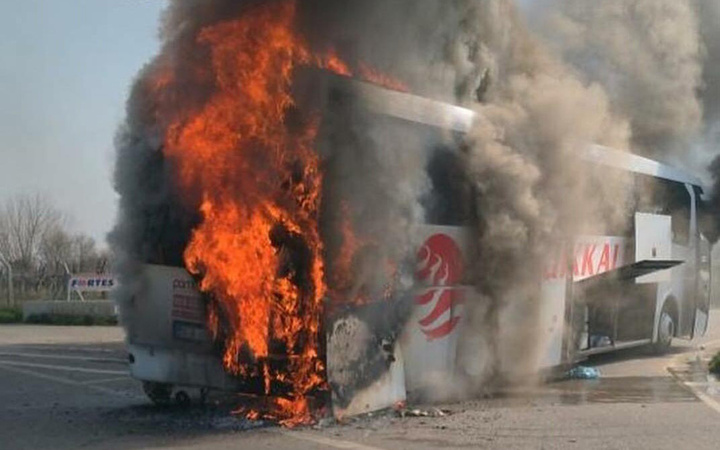 Manisa'da otobüs alev alev yandı: 29 yolcu ölümden döndü!