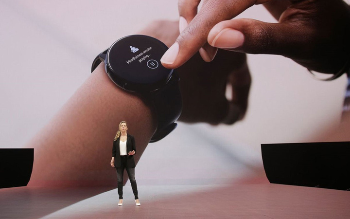 Tasarım harikası Samsung Galaxy Watch tanıtıldı işte fiyatı ve özellikleri
