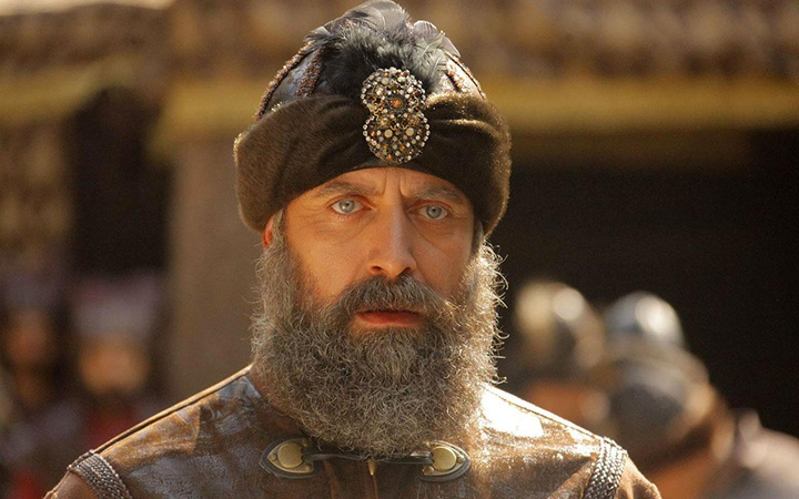 Halit Ergenç Muhteşem Yüzyıl'dan sonra ilk kez sakalını kesti bambaşka birine dönüştü
