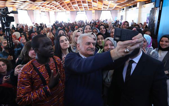 Binali Yıldırım, espriyi patlattı: Onu da ben yaptım