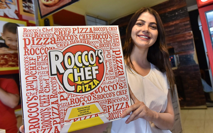 Pizzaya tüküren kuryeyi görüp üretti şimdi ABD ve Avrupa sipariş kuyruğunda